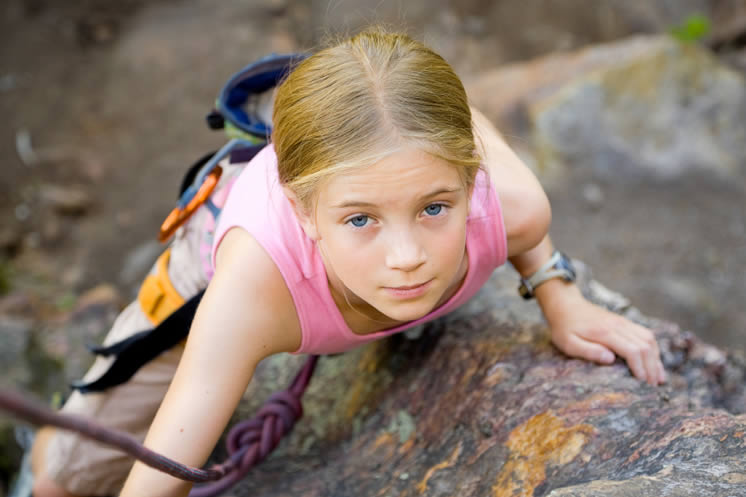 girl_climbing